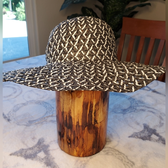 NWOT  Finely Woven Summer Hat - black & white - Picture 6 of 11